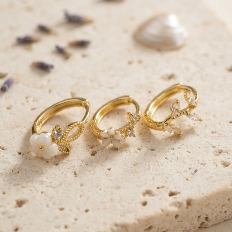 3 lü Set Çiçek Model Gold Renk Kadın Küpe 3 lü Set Çiçek Model Gold Renk Kadın Küpe
