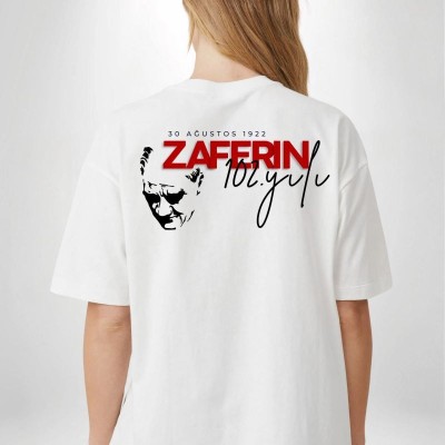 30 Ağustos Zafer Bayramı Atatürk Temalı Oversize Bisiklet Yaka T-shirt - Beyaz 30 Ağustos Zafer Bayramı Atatürk Temalı Oversize Bisiklet Yaka T-shirt - Beyaz