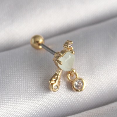 316L Çelik Gold Renk Beyaz Mineli Kalp Sallantı Zirkon Taşlı Tragus Piercing 316L Çelik Gold Renk Beyaz Mineli Kalp Sallantı Zirkon Taşlı Tragus Piercing
