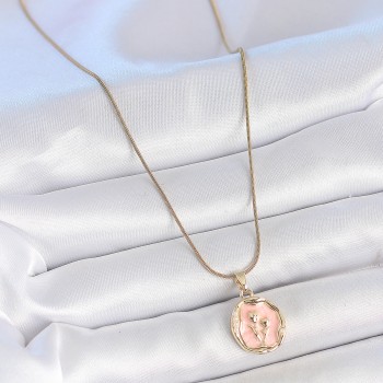 316L Çelik Gold Renk Zincir Pembe Mineli Çiçek İşlemeli Portre Model Kadın Kolye 316L Çelik Gold Renk Zincir Pembe Mineli Çiçek İşlemeli Portre Model Kadın Kolye
