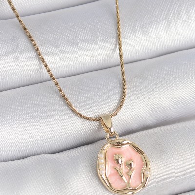 316L Çelik Gold Renk Zincir Pembe Mineli Çiçek İşlemeli Portre Model Kadın Kolye 316L Çelik Gold Renk Zincir Pembe Mineli Çiçek İşlemeli Portre Model Kadın Kolye