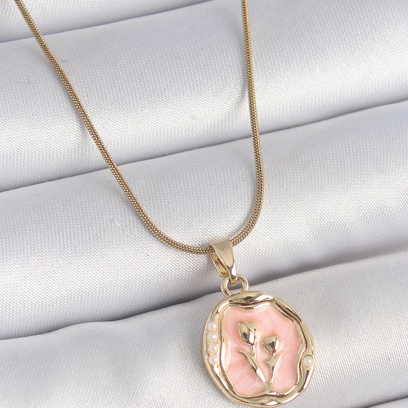 316L Çelik Gold Renk Zincir Pembe Mineli Çiçek İşlemeli Portre Model Kadın Kolye 316L Çelik Gold Renk Zincir Pembe Mineli Çiçek İşlemeli Portre Model Kadın Kolye