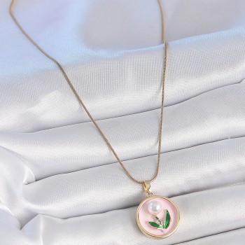 316L Çelik Gold Renk Zincir Pembe Mineli İncili Çiçek İşlemeli Portre Model Kadın Kolye 316L Çelik Gold Renk Zincir Pembe Mineli İncili Çiçek İşlemeli Portre Model Kadın Kolye