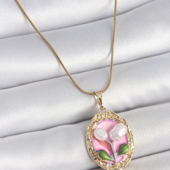 316L Çelik Gold Renk Zincir Pembe Mineli İncili Çiçek İşlemeli Portre Model Kadın Kolye