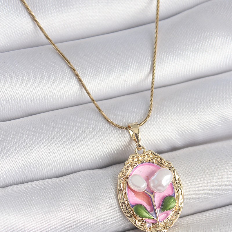 316L Çelik Gold Renk Zincir Pembe Mineli İncili Çiçek İşlemeli Portre Model Kadın Kolye