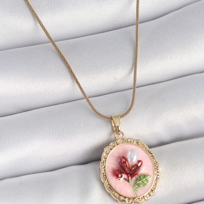 316L Çelik Gold Renk Zincir Pembe Mineli İncili Çiçek İşlemeli Portre Model Kadın Kolye