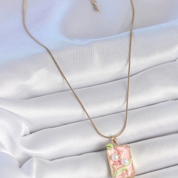 316L Çelik Gold Renk Zincir Pembe Mineli İncli Çiçek İşlemeli Portre Model Kadın Kolye 316L Çelik Gold Renk Zincir Pembe Mineli İncli Çiçek İşlemeli Portre Model Kadın Kolye