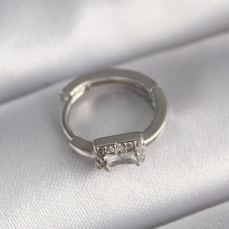316L Çelik Gümüş Renk Kare Zirkon Taşlı Tragus Piercing 316L Çelik Gümüş Renk Kare Zirkon Taşlı Tragus Piercing