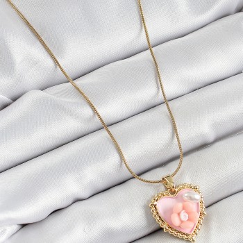 316L Çelik Zincir Pembe Sanatsal Portre İnci Detaylı Papatya Figürlü Kalp Model Gold Renk Kadın Kolye 316L Çelik Zincir Pembe Sanatsal Portre İnci Detaylı Papatya Figürlü Kalp Model Gold Renk Kadın Kolye