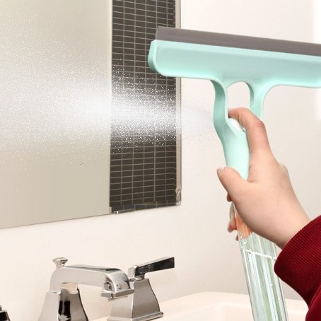 4 in 1 Spreyli Çek Çekli Camsil ve Fırça Aparatı 4 in 1 Spreyli Çek Çekli Camsil ve Fırça Aparatı