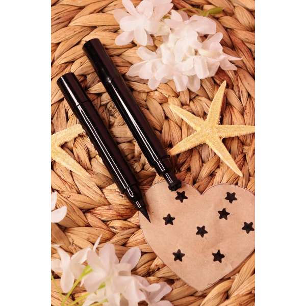 4'lü Desenli Çift Taraflı Eyeliner Seti 4'lü Desenli Çift Taraflı Eyeliner Seti