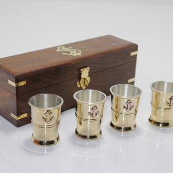 Ahşap Kutulu 4'lü Pirinç Shot Bardak Seti Ahşap Kutulu 4'lü Pirinç Shot Bardak Seti