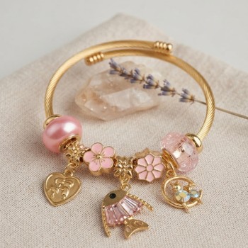 Balık Charmlı Pembe Renk Gold Bileklik Balık Charmlı Pembe Renk Gold Bileklik