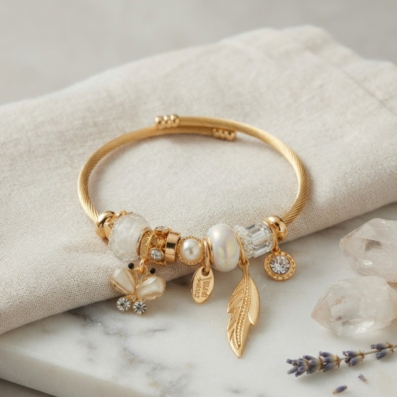 Beyaz Kelebek Model Charmlı Bileklik Beyaz Kelebek Model Charmlı Bileklik