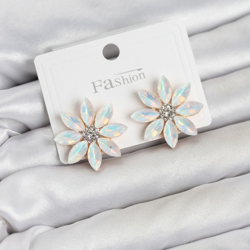 Beyaz Renk Kristal Taşlı Lotus Çiçek Model Kadın Küpe