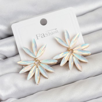 Beyaz Renk Kristal Taşlı Lotus Model Kadın Küpe