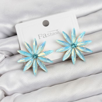 Buz Mavisi Kristal Taşlı Lotus Model Kadın Küpe Buz Mavisi Kristal Taşlı Lotus Model Kadın Küpe