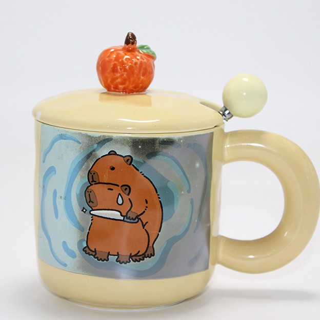 Capybara Desenli Kapaklı Kaşıklı Porselen Kupa Bardak Capybara Desenli Kapaklı Kaşıklı Porselen Kupa Bardak