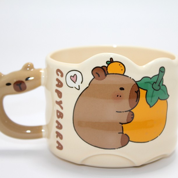 Capybara Figürlü Yayvan Formlu Porselen Kupa Bardak Capybara Figürlü Yayvan Formlu Porselen Kupa Bardak