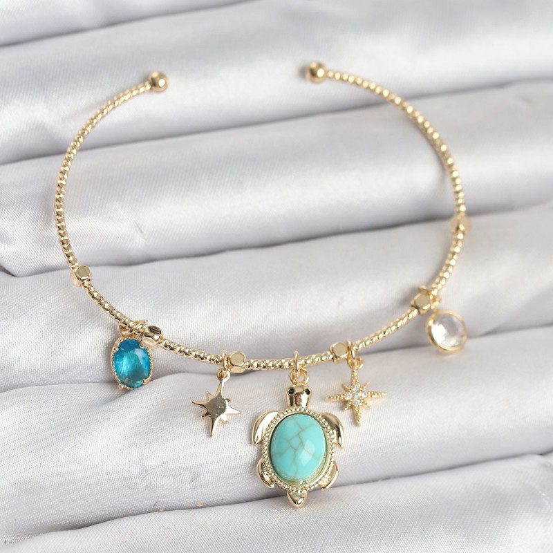 Caretta Caretta Charmlı Gold Renk Kadın Bileklik Caretta Caretta Charmlı Gold Renk Kadın Bileklik