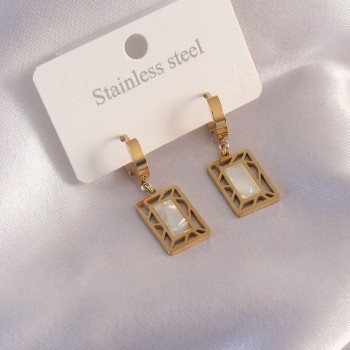 Çelik Gold Renk Kare Kadın Küpe Çelik Gold Renk Kare Kadın Küpe