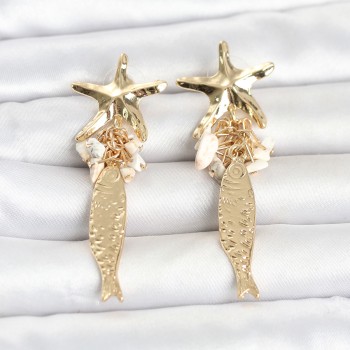 Deniz Yıldızı ve Balık Detaylı Krem Taşlı Gold Renk Kadın Küpe Deniz Yıldızı ve Balık Detaylı Krem Taşlı Gold Renk Kadın Küpe