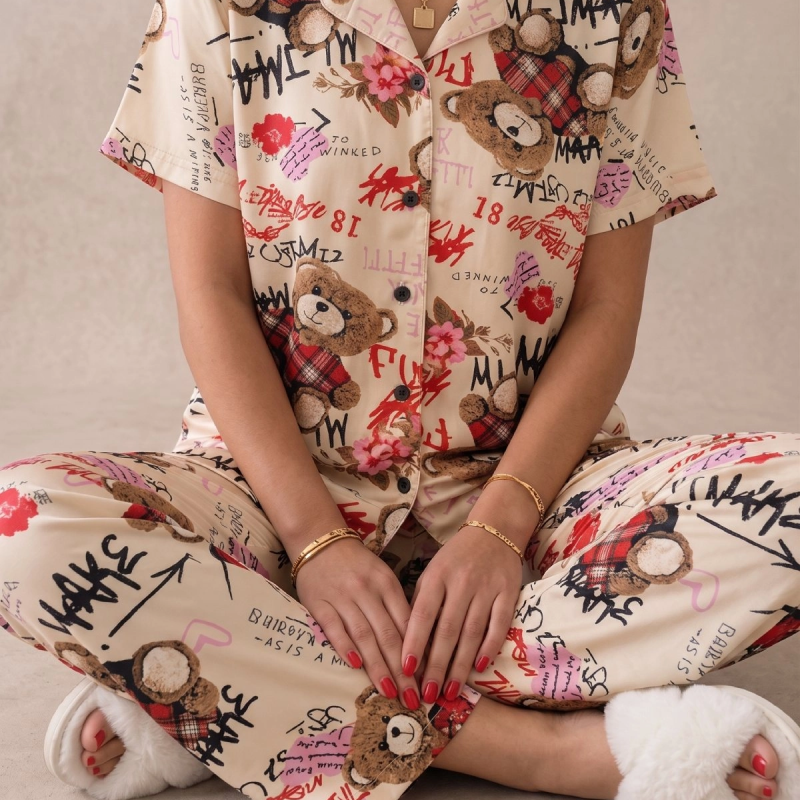 Ekru Ayıcık Desenli Kısa Kollu Gömlek Yaka Milan Kumaş Kadın Pijama Takımı
