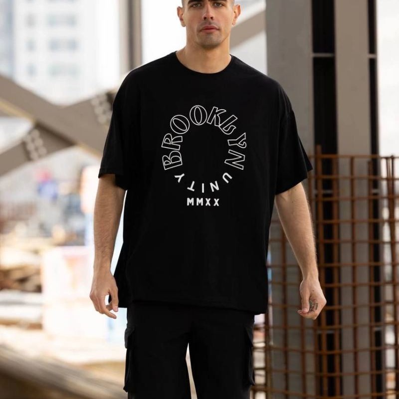 Erkek Baskılı T-Shirt Kısa Kol Bisiklet Yaka Regular Fit Rahat Kalıp Günlük Tişört - Siyah Erkek Baskılı T-Shirt Kısa Kol Bisiklet Yaka Regular Fit Rahat Kalıp Günlük Tişört - Siyah