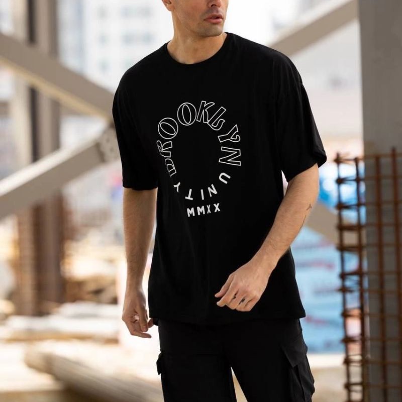 Erkek Baskılı T-Shirt Kısa Kol Bisiklet Yaka Regular Fit Rahat Kalıp Günlük Tişört - Siyah Erkek Baskılı T-Shirt Kısa Kol Bisiklet Yaka Regular Fit Rahat Kalıp Günlük Tişört - Siyah
