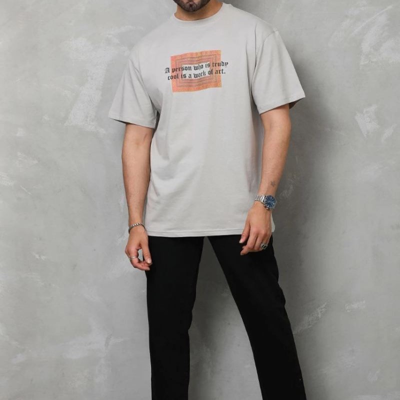 Erkek Baskılı T-Shirt Kısa Kol Bisiklet Yaka Regular Fit Rahat Kalıp Tişört - Gri Erkek Baskılı T-Shirt Kısa Kol Bisiklet Yaka Regular Fit Rahat Kalıp Tişört - Gri