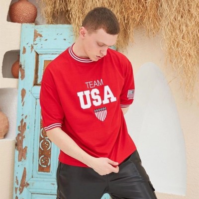 Erkek Bisiklet Yaka Tişört Nakış İşlemeli Kısa Kol Oversize T-Shirt - Kırmızı Erkek Bisiklet Yaka Tişört Nakış İşlemeli Kısa Kol Oversize T-Shirt - Kırmızı