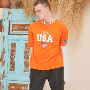 Erkek Bisiklet Yaka Tişört Nakış İşlemeli Kısa Kol Oversize T-Shirt - Turuncu Erkek Bisiklet Yaka Tişört Nakış İşlemeli Kısa Kol Oversize T-Shirt - Turuncu