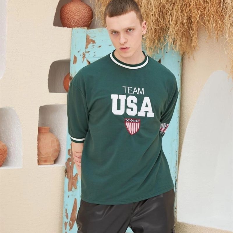 Erkek Bisiklet Yaka Tişört Nakış İşlemeli Kısa Kol Oversize T-Shirt - Yeşil Erkek Bisiklet Yaka Tişört Nakış İşlemeli Kısa Kol Oversize T-Shirt - Yeşil