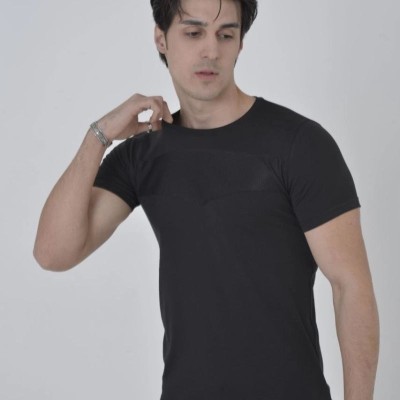 Erkek Göğüs File Aksesuarlı T-shirt - Siyah