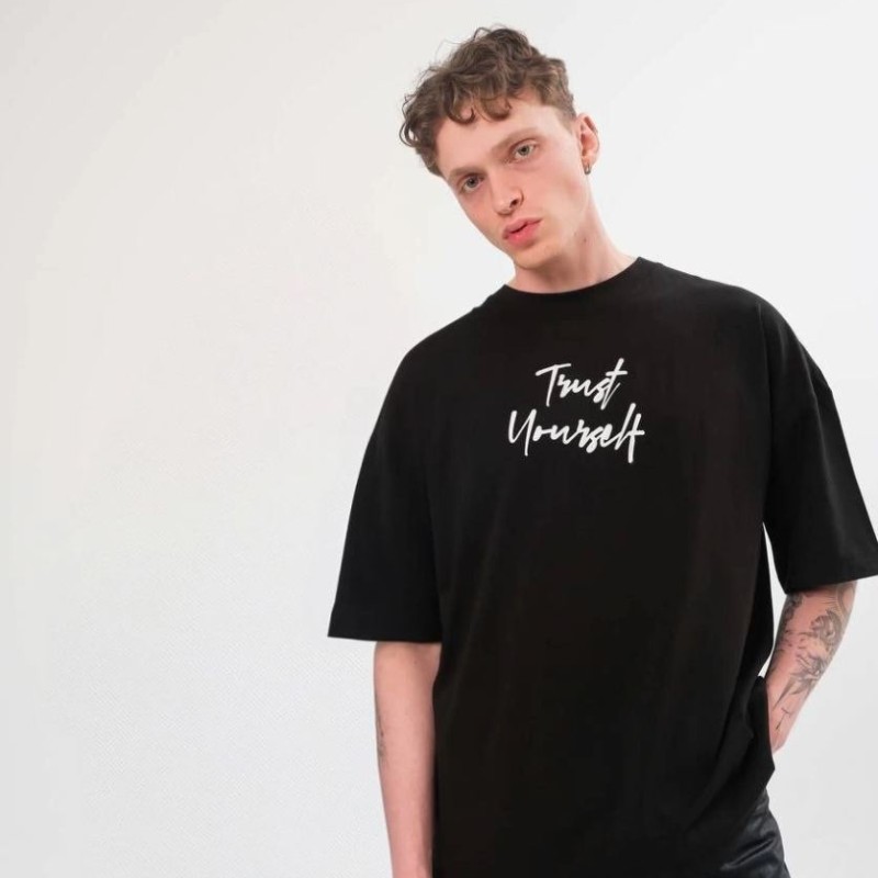 Erkek Kısa Kol Yazlık Tişört Bisiklet Yaka Baskılı Oversize T-Shirt - Siyah Erkek Kısa Kol Yazlık Tişört Bisiklet Yaka Baskılı Oversize T-Shirt - Siyah