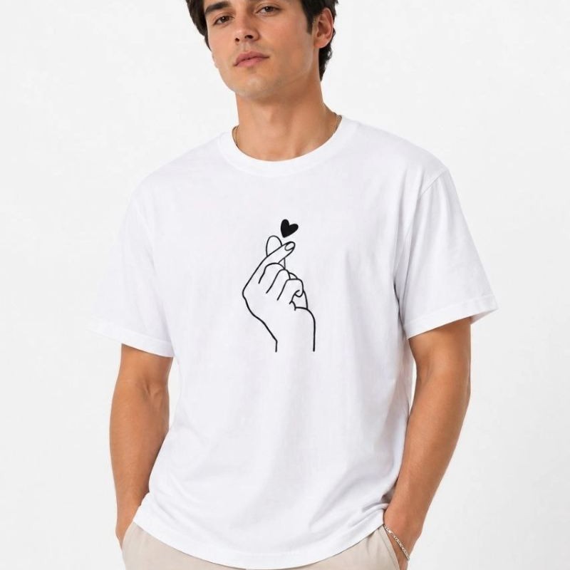 Erkek Kore Parmak Kalp Aşk Temalı Minimal Baskılı Tişört Yazlık Kısa Kol T-Shirt - Beyaz Erkek Kore Parmak Kalp Aşk Temalı Minimal Baskılı Tişört Yazlık Kısa Kol T-Shirt - Beyaz