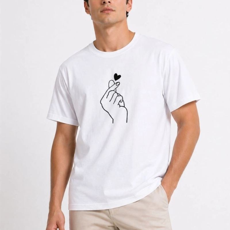 Erkek Kore Parmak Kalp Aşk Temalı Minimal Baskılı Tişört Yazlık Kısa Kol T-Shirt - Beyaz Erkek Kore Parmak Kalp Aşk Temalı Minimal Baskılı Tişört Yazlık Kısa Kol T-Shirt - Beyaz
