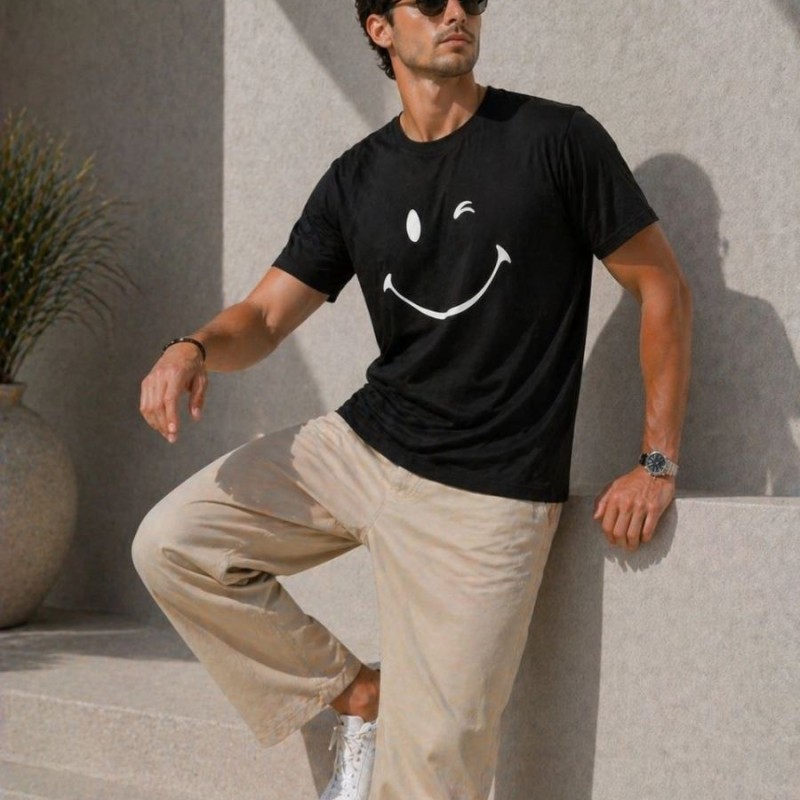 Erkek Minimal Gülümseyen Yüz Baskılı Tişört Kısa Kol Yazlık T-Shirt - Siyah Erkek Minimal Gülümseyen Yüz Baskılı Tişört Kısa Kol Yazlık T-Shirt - Siyah
