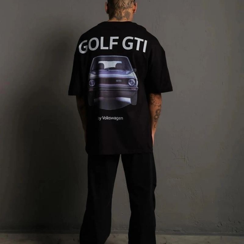 Erkek Oversize Tişört Golf GTI Retro Araba Baskılı T-shirt - Siyah Erkek Oversize Tişört Golf GTI Retro Araba Baskılı T-shirt - Siyah