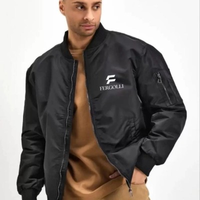 Erkek Siyah Bomber Mont Fergolli Logo Baskılı Fermuarlı Cepli Kapitone Astarlı - Siyah Erkek Siyah Bomber Mont Fergolli Logo Baskılı Fermuarlı Cepli Kapitone Astarlı - Siyah