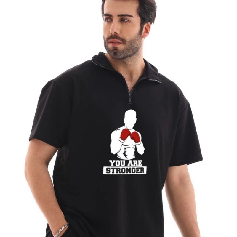 Erkek Yarım Fermuarlı Oversize Baskılı T-Shirt - Siyah Erkek Yarım Fermuarlı Oversize Baskılı T-Shirt - Siyah
