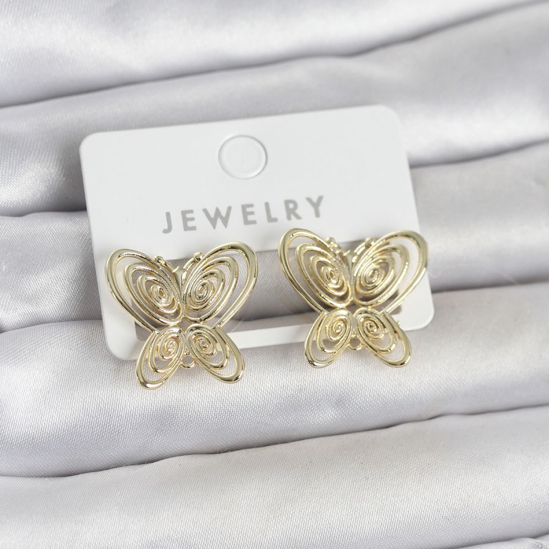 Füsun Küpesi Model Gold Renk Kelebek Model Pirinç Kadın Küpe Füsun Küpesi Model Gold Renk Kelebek Model Pirinç Kadın Küpe