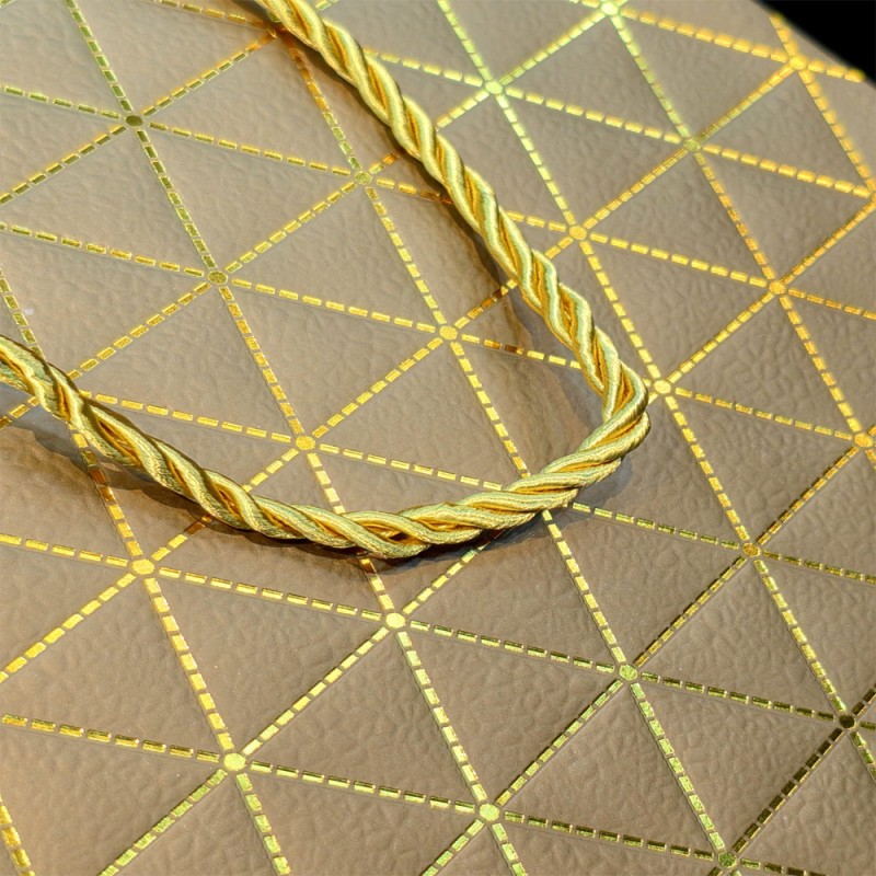 Gold Geometrik Desenli Mini Boy Karton Hediye Çantası Gold Geometrik Desenli Mini Boy Karton Hediye Çantası