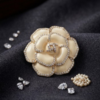 Gold Krem Renk Zirkon Taşlı Gül Model Broş Gold Krem Renk Zirkon Taşlı Gül Model Broş