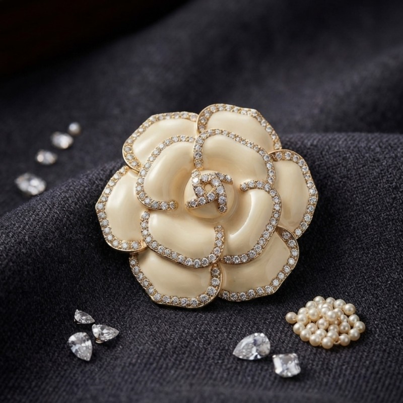 Gold Krem Renk Zirkon Taşlı Gül Model Broş Gold Krem Renk Zirkon Taşlı Gül Model Broş