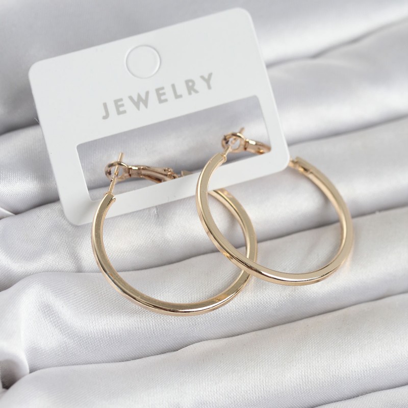 Gold Renk Pirinç Köşeli Kenar Halka 32 mm Kadın Küpe Gold Renk Pirinç Köşeli Kenar Halka 32 mm Kadın Küpe
