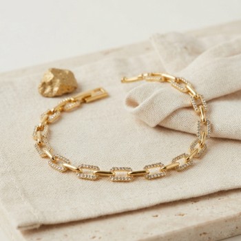 Gold Renk Pirinç Sıralı Kare Model Zirkon Taşlı Bileklik Gold Renk Pirinç Sıralı Kare Model Zirkon Taşlı Bileklik