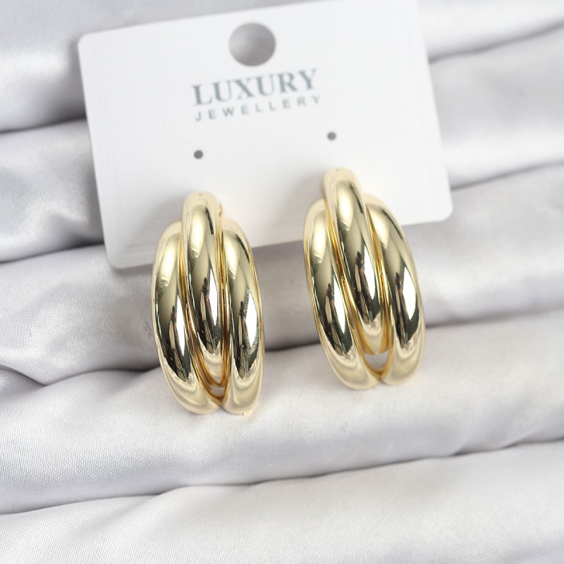 Gold Renk Pirinç Yarım Halka Model Kadın Küpe Gold Renk Pirinç Yarım Halka Model Kadın Küpe