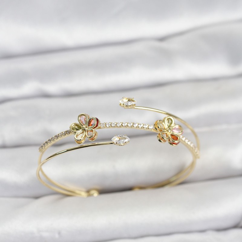 Gold Renk Pirinç Zirkon Taşlı Çiçek Model Kadın Bileklik Gold Renk Pirinç Zirkon Taşlı Çiçek Model Kadın Bileklik