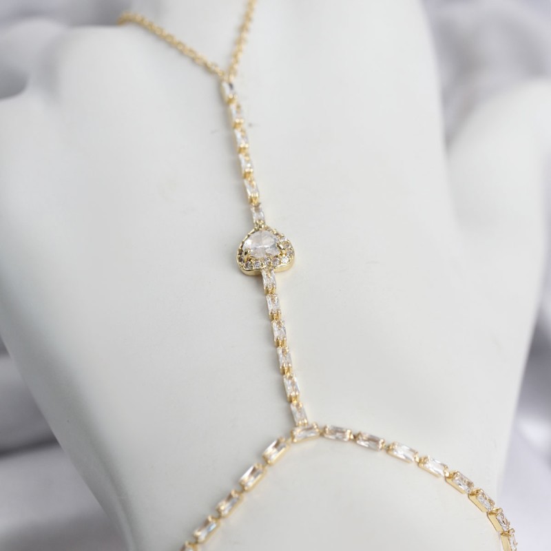 Gold Renk Pirinç Zirkon Taşlı Kalp Model Şahmeran Gold Renk Pirinç Zirkon Taşlı Kalp Model Şahmeran